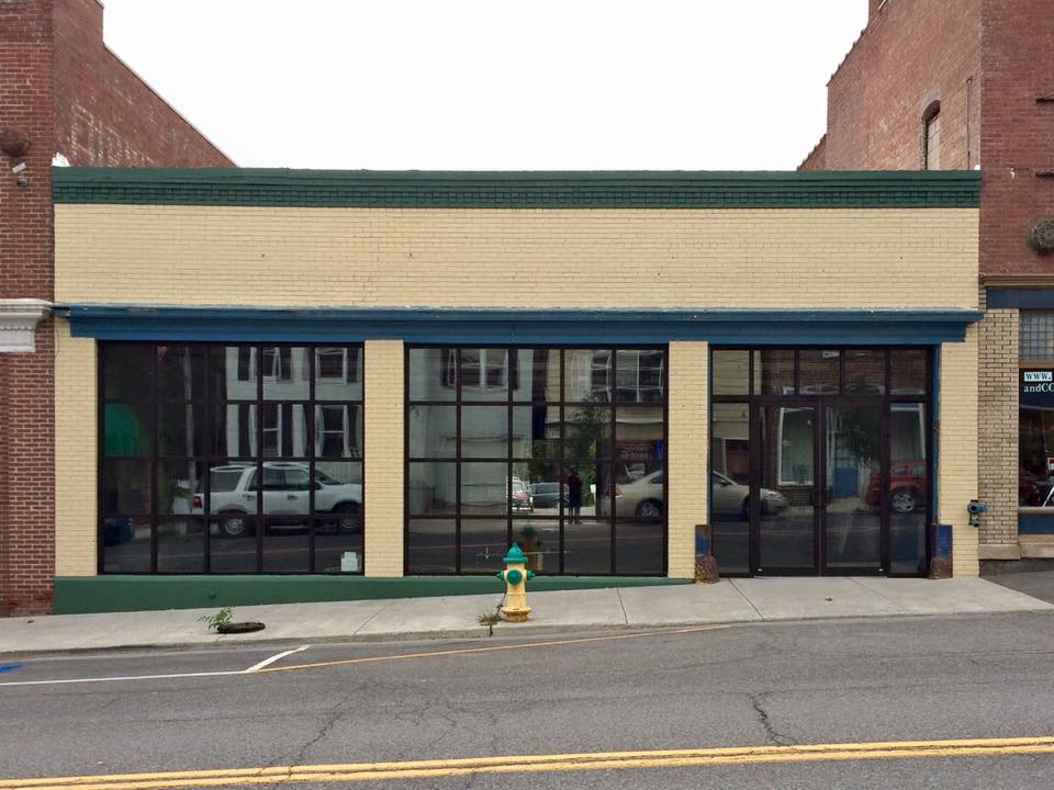 Full glass storefront with newly installed doors by Dave's Glass Co.